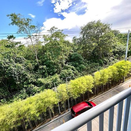 Davao Condo 2BR Pool Wifi Netflix Esterno foto