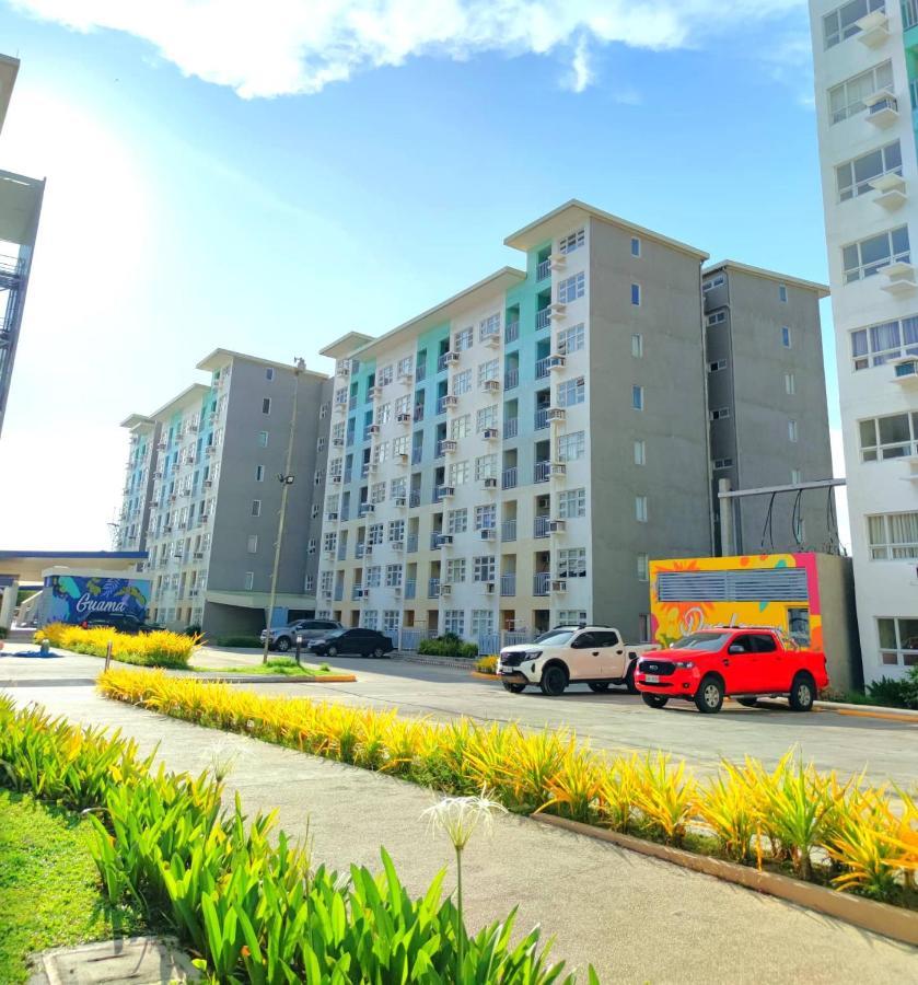 Davao Condo 2BR Pool Wifi Netflix Esterno foto