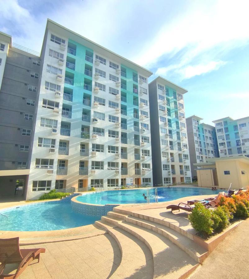 Davao Condo 2BR Pool Wifi Netflix Esterno foto
